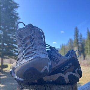 Oboz Hiking Shoes in Light Gray size 9